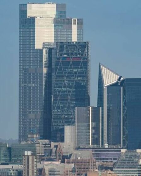 Londres voit ses investissements augmenter grâce à Peel Hunt qui mène des introductions en bourse réussies et fait état d'une hausse des revenus