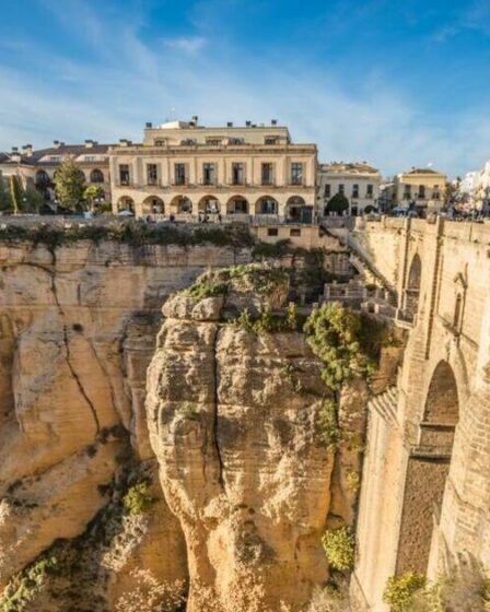 L'une des plus belles villes d'Espagne offre de superbes vues et une cuisine délicieuse - à seulement 1 heure de Marbella