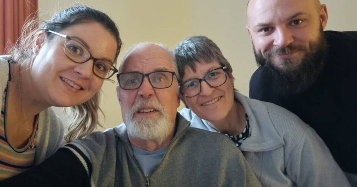 Papa a commencé à dire des bêtises et les médecins ont dit qu'il lui restait des mois à vivre.