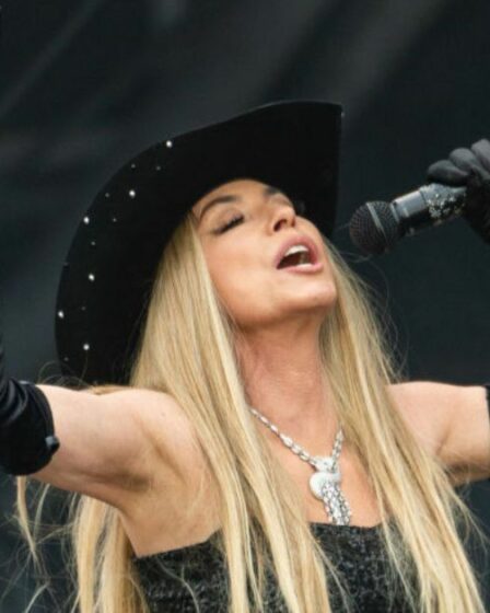 Shania Twain en larmes après le tournage de Glastonbury alors qu'elle admet qu'elle « a besoin d'être validée »