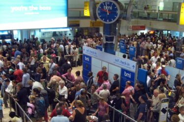 Un grand nombre de vols annulés ou retardés à Heathrow en raison d'une panne informatique de Microsoft