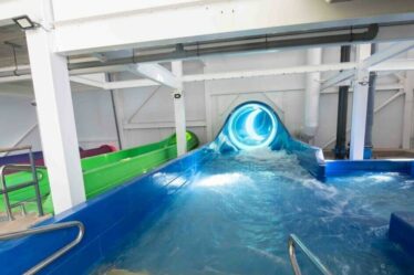 Un immense parc aquatique ouvre ses portes dans une station balnéaire britannique juste à temps pour l'été