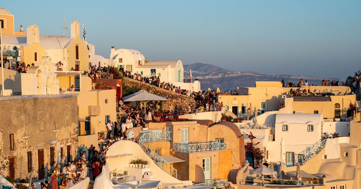 Une plage « sur le thème de Santorin » ouvre dans une ville populaire du Royaume-Uni – mais certaines personnes ne sont pas impressionnées