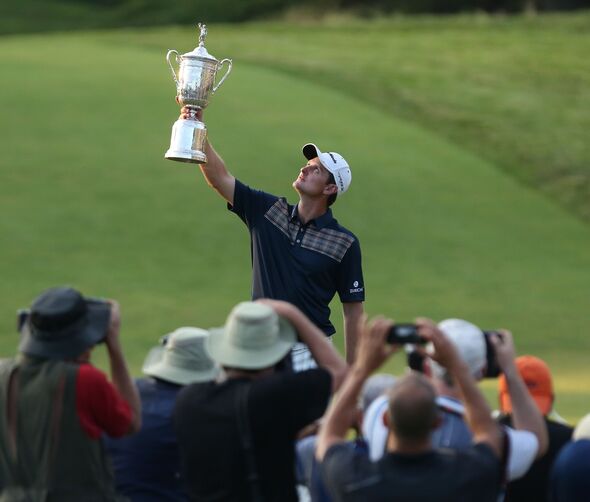 Justin Rose détient le trophée de l'US Open 2013