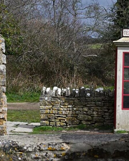 À l'intérieur d'une étrange ville fantôme abandonnée presque du jour au lendemain et laissée à l'abandon pendant 80 ans