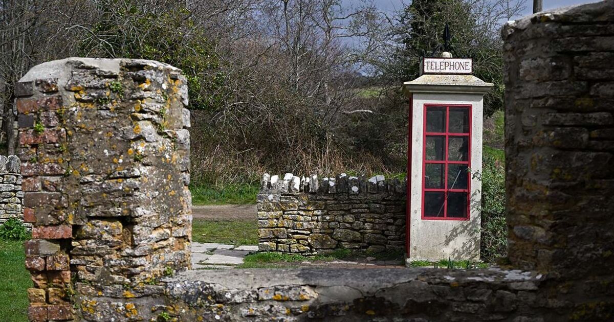 À l'intérieur d'une étrange ville fantôme abandonnée presque du jour au lendemain et laissée à l'abandon pendant 80 ans