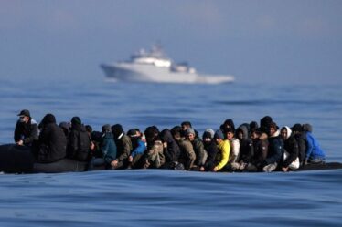 Chaos dans la Manche : près de 500 migrants atteignent le Royaume-Uni en une seule journée