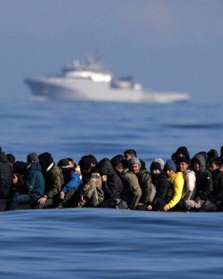 Chaos dans la Manche : près de 500 migrants atteignent le Royaume-Uni en une seule journée