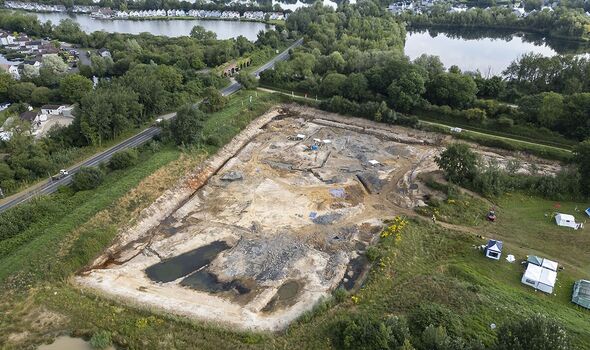 Vue aérienne des fouilles - le site couvre une superficie de la taille de deux terrains de football