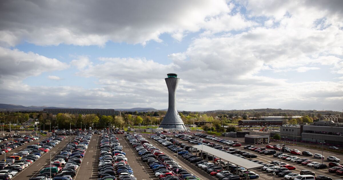 Fureur à l'aéroport britannique : les passagers touchés par une loterie sur les prix de stationnement en raison d'un « essai d'IA »