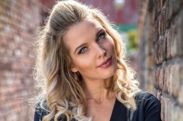 Helen Flanagan de Coronation Street taquine Rosie Baby Twist alors qu'elle fait allusion à un retour « chaotique »