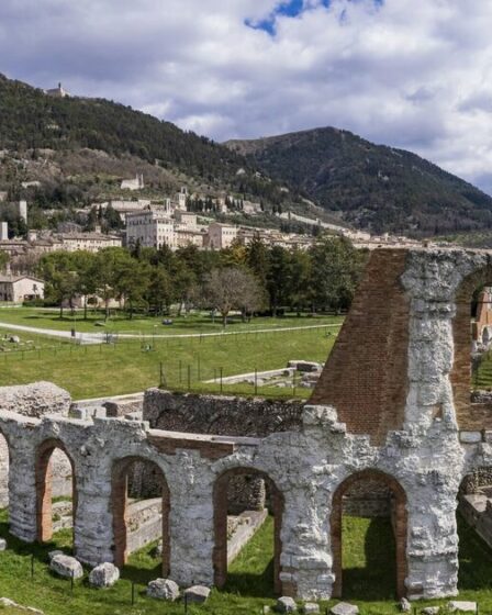 La charmante ville italienne surnommée « mini-Rome » avec moins de touristes et des paysages magnifiques