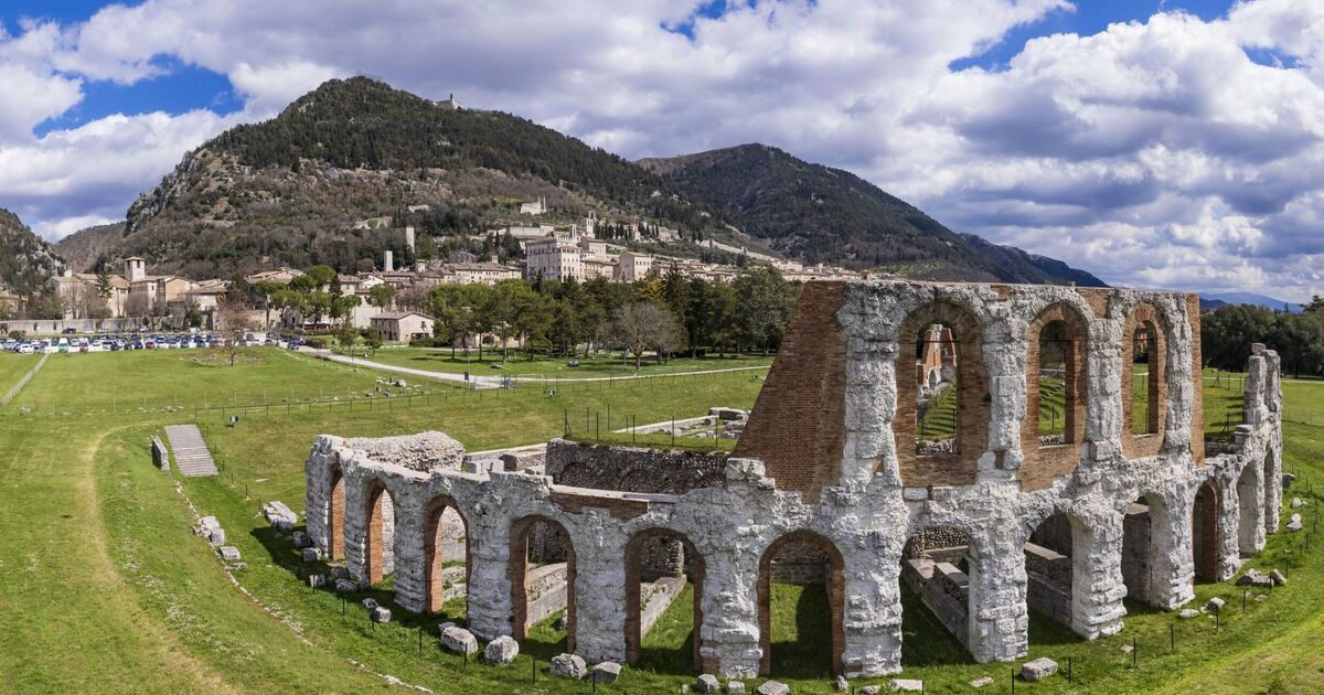 La charmante ville italienne surnommée « mini-Rome » avec moins de touristes et des paysages magnifiques