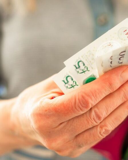 Le DWP augmente sa pension de retraite grâce à Triple Lock qui ajoute 517 £ aux comptes bancaires