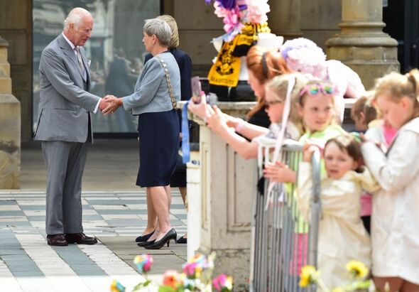 Le roi Charles arrive à Southport