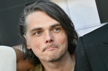 Le showrunner de Umbrella Academy de Netflix détaille la réaction de Gerard Way aux changements majeurs de l'histoire