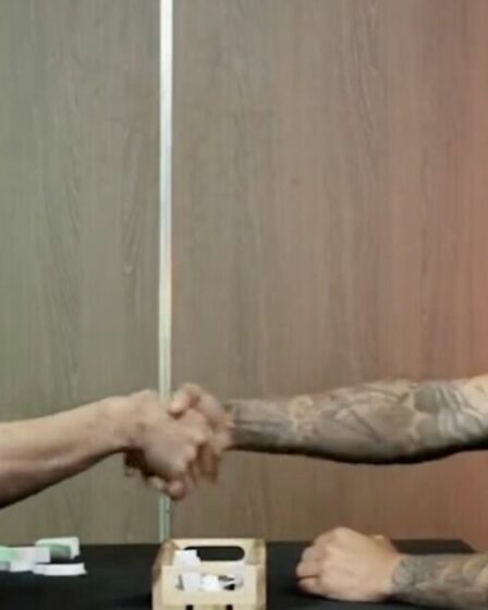 Le vainqueur de la Premier League pourrait être contraint de donner sa médaille après un pari bizarre sur la boxe