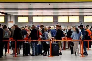 Les Britanniques sont invités à enregistrer leurs bagages à main alors que les nouvelles règles des aéroports de l'UE vont changer