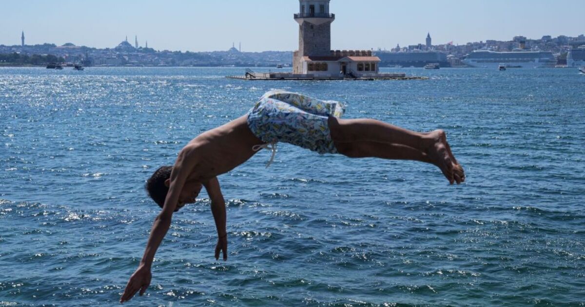 Les touristes britanniques sont alertés de la possibilité que les températures atteignent 42°C dans les endroits les plus fréquentés d'ici quelques heures