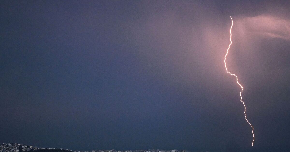 Météo en Europe : la Grèce émet une alerte urgente alors que les touristes sont avertis de la grêle et d'une énorme tempête