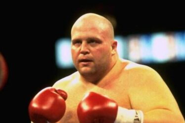 Mike Tyson et Jake Paul reçoivent un nouveau message de Butterbean alors que la légende de la boxe frappe les pads