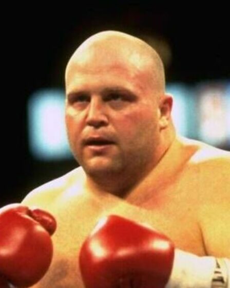Mike Tyson et Jake Paul reçoivent un nouveau message de Butterbean alors que la légende de la boxe frappe les pads