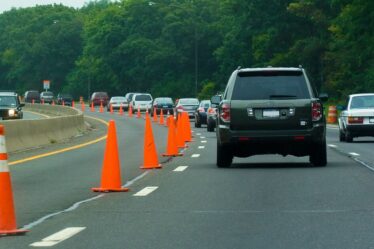 Règles actuelles sur la fusion à tour de rôle lorsqu'une voie se ferme, car 70 % des conducteurs se trompent