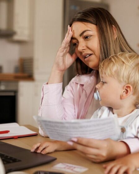 Santander met en garde les parents contre une surtaxe de 21 000 £ sur le prix de l'immobilier