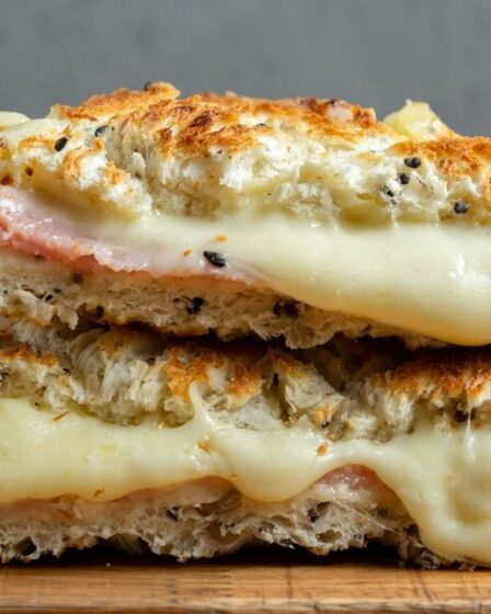 Un chef partage un ingrédient « improbable » que vous devez ajouter aux toasts au fromage