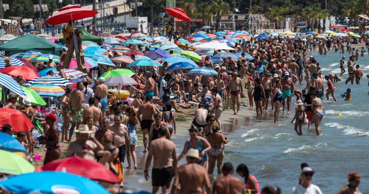 Un expert en voyages qui a troqué le Royaume-Uni contre l'Espagne révèle son « secret local » pour dénicher la meilleure plage