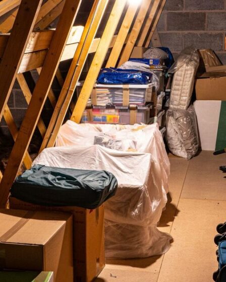 Un homme découvre une pièce cachée dans un grenier – avec un contenu terrifiant à l’intérieur