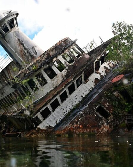 Un incroyable navire de croisière de 40 millions de livres sterling est désormais une attraction touristique sombre alors qu'il pourrit sur une île paradisiaque