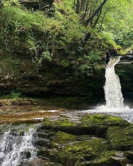 Un sentier « incroyable » où vous pourrez marcher sous des cascades « si belles »