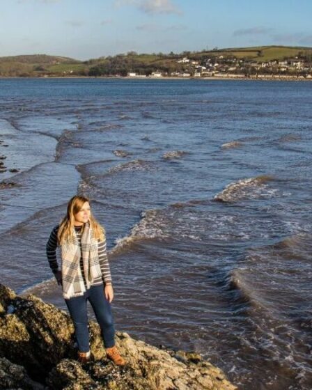 Village balnéaire parfait surplombé par un château, doté d'une immense plage vide et du meilleur restaurant