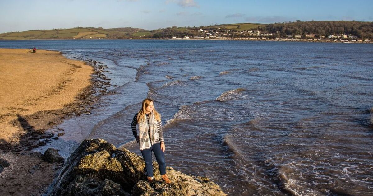 Village balnéaire parfait surplombé par un château, doté d'une immense plage vide et du meilleur restaurant