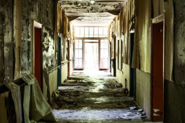 À l'intérieur d'un château abandonné « figé dans le temps depuis 1912 » pour une raison tragique