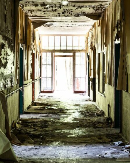 À l'intérieur d'un château abandonné « figé dans le temps depuis 1912 » pour une raison tragique