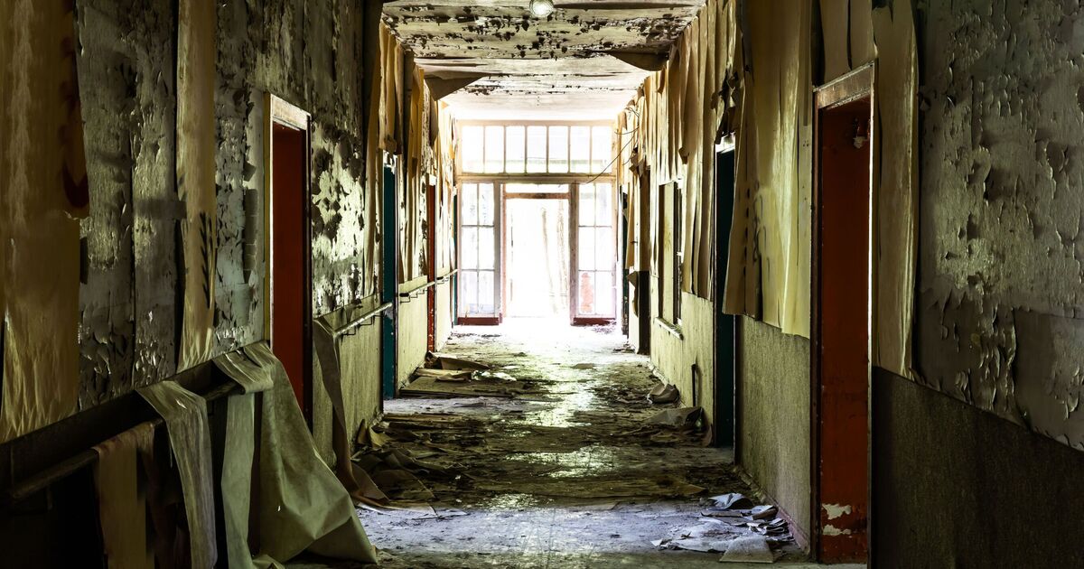 À l'intérieur d'un château abandonné « figé dans le temps depuis 1912 » pour une raison tragique