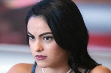 Camila Mendes, la star de Riverdale, « quitte » le reboot du film d'horreur emblématique des années 90