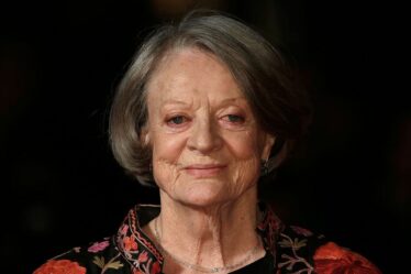 Dans la célèbre famille de Maggie Smith alors que les fils des acteurs rendent un hommage déchirant