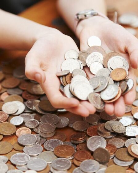 Des milliers de personnes demandent une augmentation de la prime de Noël pour les demandeurs du DWP après 52 ans