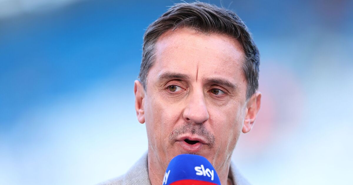 Gary Neville en conflit avec une ancienne star de Liverpool alors que le gouvernement menace d'intervenir