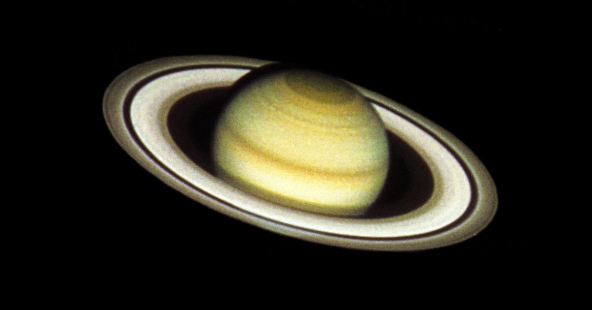 Heure exacte à laquelle Saturne sera plus brillant que d'habitude dans le ciel ce soir et comment le repérer