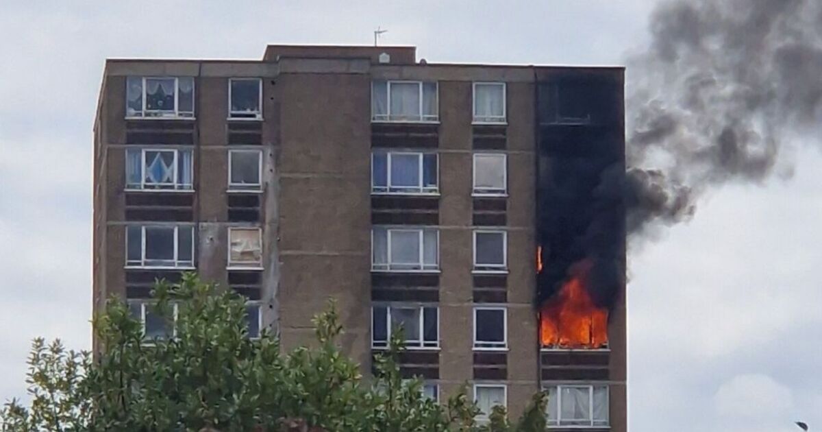 Incendie de Catford EN DIRECT : de la fumée s'échappe d'un immense immeuble alors que 70 pompiers se précipitent sur les lieux