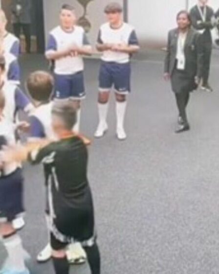 La mascotte d'Arsenal vole la vedette avant le derby du nord de Londres, sous les éclats de rire des experts de Sky Sports