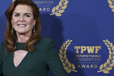 La robe audacieuse de Sarah Ferguson à 1 700 £ suscite la frénésie des fans de la famille royale - obtenez-la pour seulement 34 £