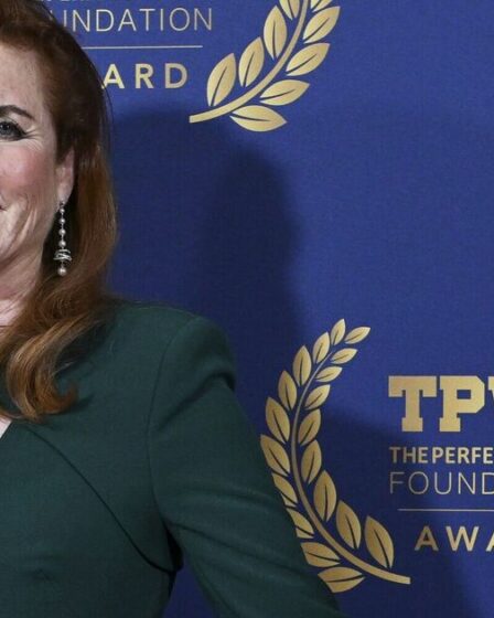 La robe audacieuse de Sarah Ferguson à 1 700 £ suscite la frénésie des fans de la famille royale - obtenez-la pour seulement 34 £