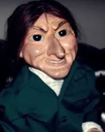 La vie d'un homme « change du jour au lendemain » après avoir découvert une poupée « effrayante » sous sa maison