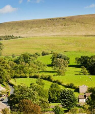 Le magnifique village britannique figé dans le temps alors que les visiteurs remarquent qu'il manque quelque chose d'étrange