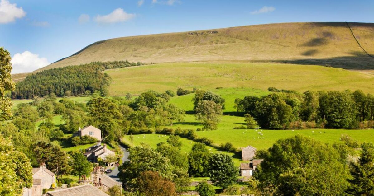 Le magnifique village britannique figé dans le temps alors que les visiteurs remarquent qu'il manque quelque chose d'étrange